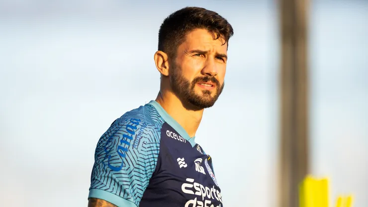 Criciúma e Bahia duelam pela Copa do Brasil.
