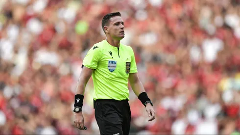 Árbitro Ramon Abatti Abel. Foto: Thiago Ribeiro/AGIF