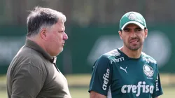 O diretor de futebol Anderson Barros e o técnico Abel Ferreira (D), da SE Palmeiras, durante treinamento, na Academia de Futebol.
