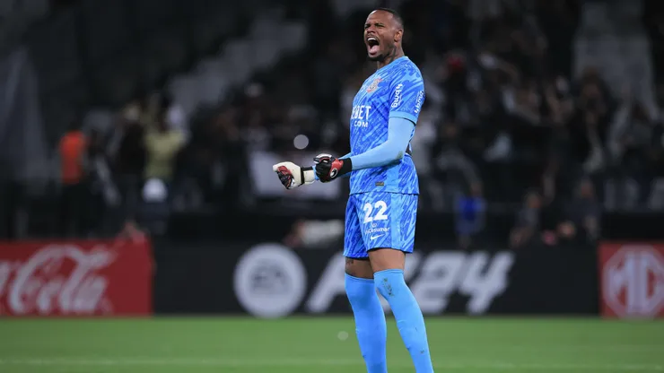 Carlos Miguel goleiro do Corinthians comemora gol de Yuri Alberto seu companheiro de equipe durante partida contra o Argentinos Juniors no estadio Arena Corinthians pelo campeonato Copa Sul-Americana 2024. Foto: Ettore Chiereguini/AGIF