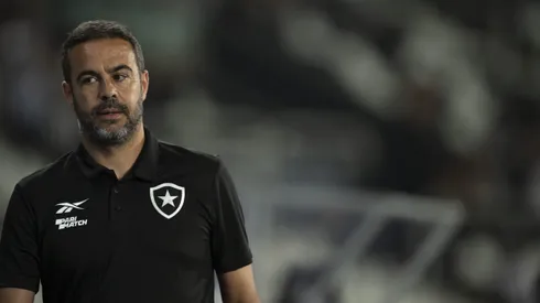 Artur Jorge defende vantagem do Botafogo contra Vitória.
