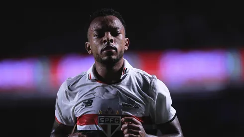 Lateral está negociando com o time há alguns meses