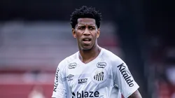 Gil pode encerrar a carreira e sair do Santos.