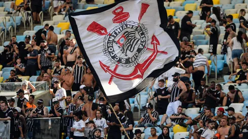 Torcida do Corinthians, no Maracanã, em jogo do Campeonato Brasileiro contra o Flamengo. Foto: Thiago Ribeiro/AGIF