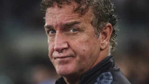 Treinador do Athletico-PR está na briga com Grêmio pela contratação do zagueiro Jemerson