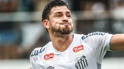 Giuliano comemorando seu gol na goleada do Santos sobre o Brusque, pela Série B do Campeonato Brasileiro, no dia 19/05/2024.