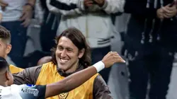 Cássio comemora gol de Wesley. Goleiro é reforço do Cabuloso.