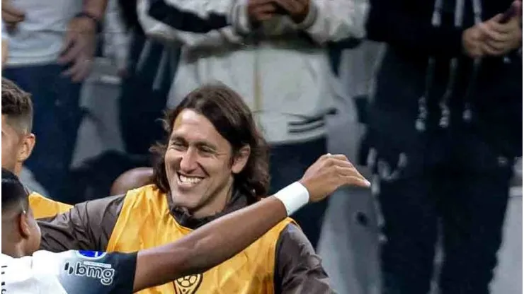 Cássio comemora gol de Wesley. Goleiro é reforço do Cabuloso.