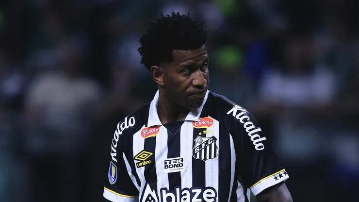 Zagueiro perdeu a paciência nas redes sociais após suposição de torcedor do Corinthians
