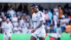 Atacante foi criticado por boa parte dos torcedores que estavam na Vila Belmiro