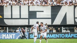 SP - SANTOS - 19/05/2024 - BRASILEIRO B 2024, SANTOS X BRUSQUE - Weslley jogador do Santos comemora seu gol com JP Chermont jogador da sua equipe durante partida contra o Brusque no estadio Vila Belmiro pelo campeonato Brasileiro B 2024. Foto: Reinaldo Campos/AGIF