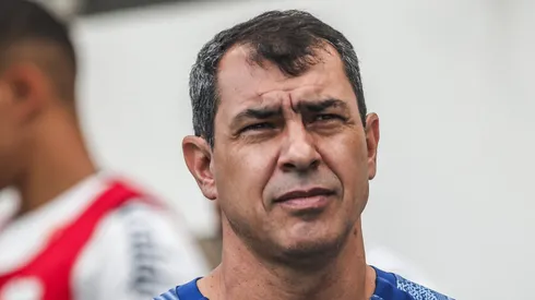 Fábio Carille durante partida contra o Brusque. Substituições do técnico são criticadas.