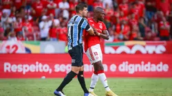 RS - PORTO ALEGRE - 25/02/2024 - GAUCHO 2024, INTERNACIONAL X GREMIO - Enner Valencia jogador do Internacional disputa lance com Kannemann jogador do Gremio durante partida no estadio Beira-Rio pelo campeonato Gaucho 2024. Foto: Maxi Franzoi/AGIF