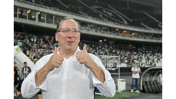John Textor terá Niltão de volta em partida do Brasileirão.