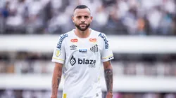 Atacante precisou ser substituído após uma lesão
