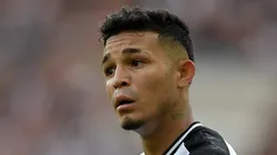 Adson durante partida contra o Nova Iguaçu. Atacante ganha chance no time titular.