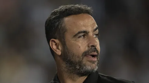 Artur Jorge vive bom momento pelo Botafogo. Foto: Jorge Rodrigues/AGIF