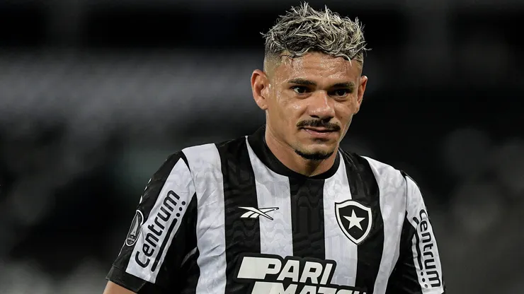 Tiquinho Soares jogador do Botafogo durante partida contra o Aurora no estadio Engenhao pelo campeonato Copa Libertadores 2024. Foto: Thiago Ribeiro/AGIF