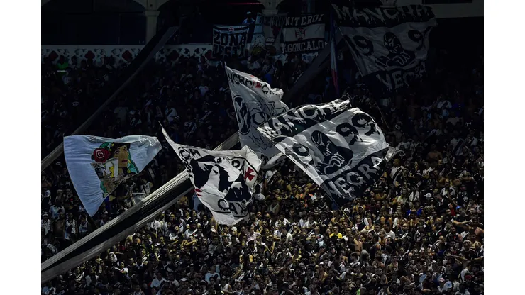 Torcida do Vasco durante partida contra Agua Santa no estadio Sao Januario pelo campeonato Copa Do Brasil 2024. Foto: Thiago Ribeiro/AGIF