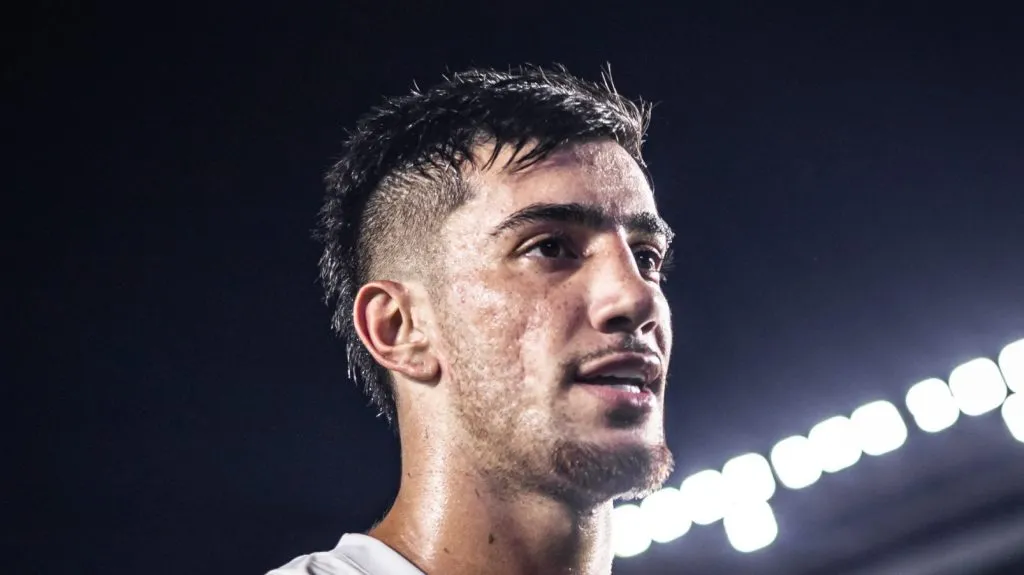 Pedrinho vem agradando a Carille, que autorizou extensão de empréstimo no Peixe – Foto: Raul Baretta/ Santos FC.