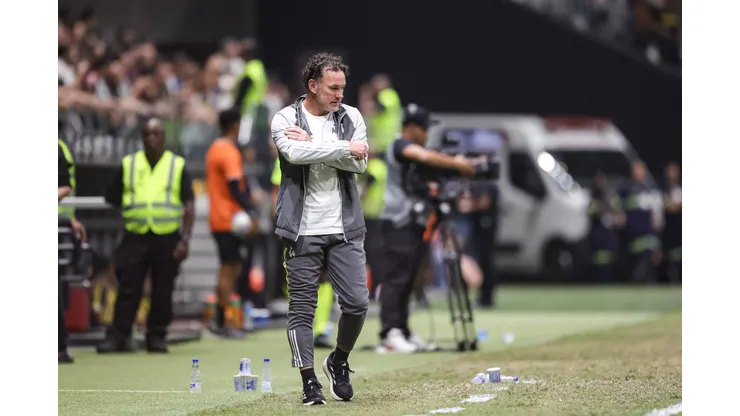 Gabriel Milito faz contas para o 1º lugar geral.