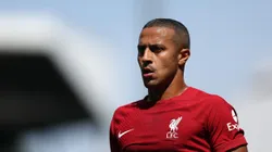 Thiago Alcântara deixará Liverpool em junho e está livre no mercado. Serve no Palmeiras?