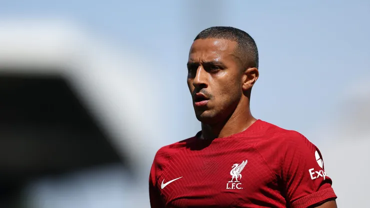 Thiago Alcântara deixará Liverpool em junho e está livre no mercado. Serve no Palmeiras?