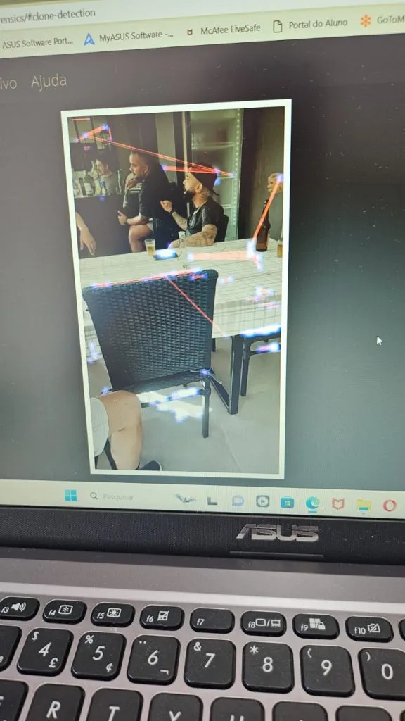 Momento em que as linhas vermelhas foram traçadas por Ricardo Caires, detectando no espaço entre elas, uma possível edição. Foto: reprodução / Ricardo Caires.