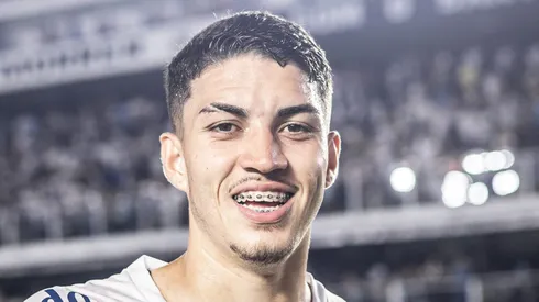 Jair, zagueiro do Santos, em partida pelo Campeonato Paulista, contra a Inter de Limeira