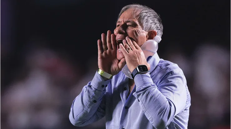 Ariel Holan, técnico do Barcelona de Guayaquil, durante partida contra o São Paulo no estádio Morumbi pela Copa Libertadores