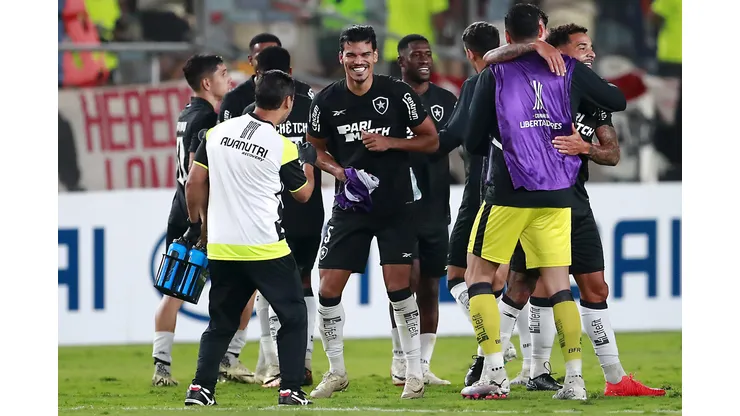 Jogadores do Botafogo comemorando vitória pela Libertadores. (Foto de Daniel Apuy/Getty Images)