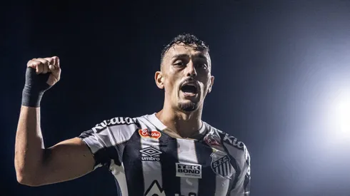 Pituca comemorando o triunfo em Campinas. Foto: Raul Baretta / Santos FC