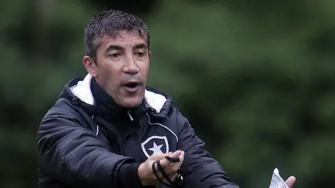 Foto: Vitor Silva/Botafogo - Bruno Lage quando treinava o Botafogo
