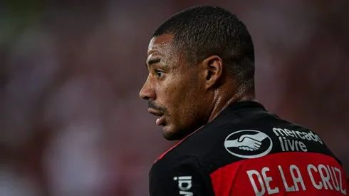 De la Cruz, meia do Flamengo, durante partida contra o Bolívar no estádio Maracanã pela Copa Libertadores