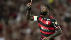 Gerson comemorando o gol marcado contra o Bolívar