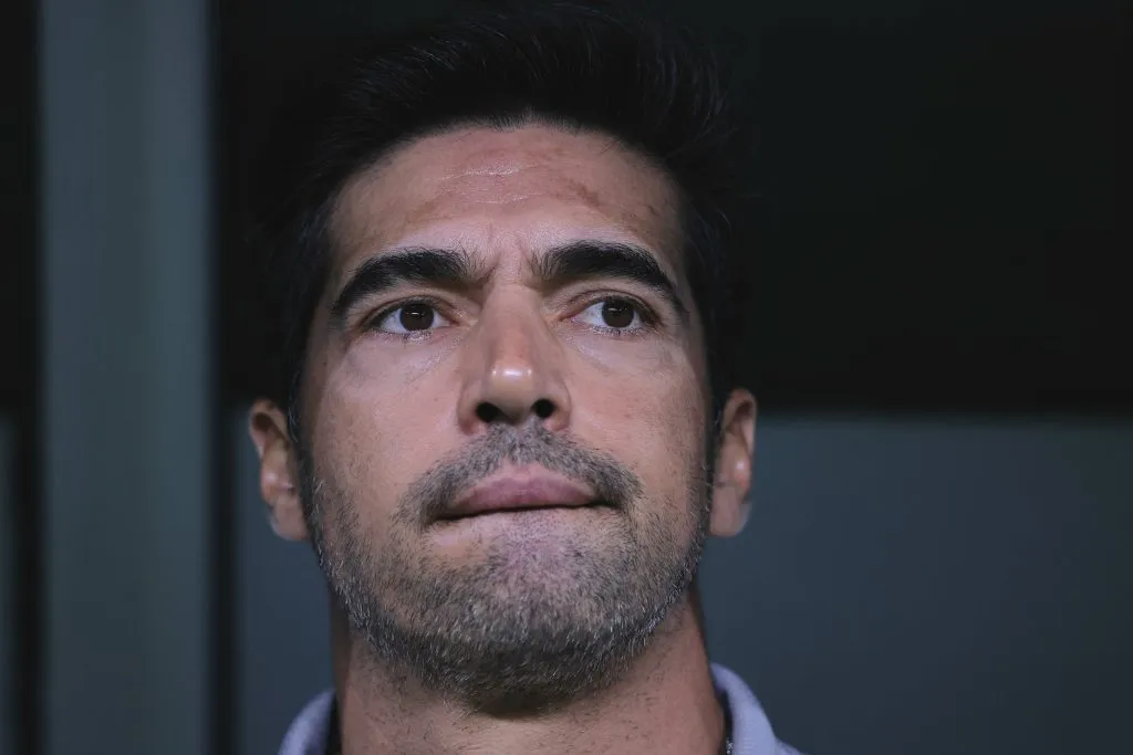 Abel Ferreira tem dúvidas para escalar o Verdão. Foto: Ettore Chiereguini/AGIF