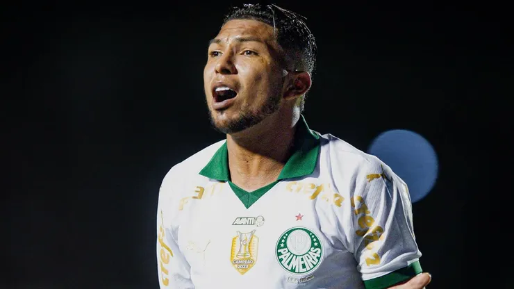 Rony reclamando durante partida entre Vitória e Palmeiras, no estádio Barradão, pelo Campeonato Brasileiro, no dia 14/04/2024.
