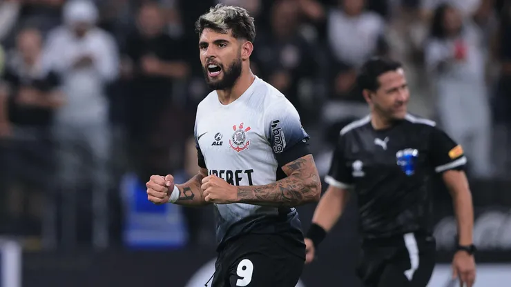 Yuri Alberto comemorando gol marcado contra o Argentinos Juniors pela Copa Sul-Amerincana