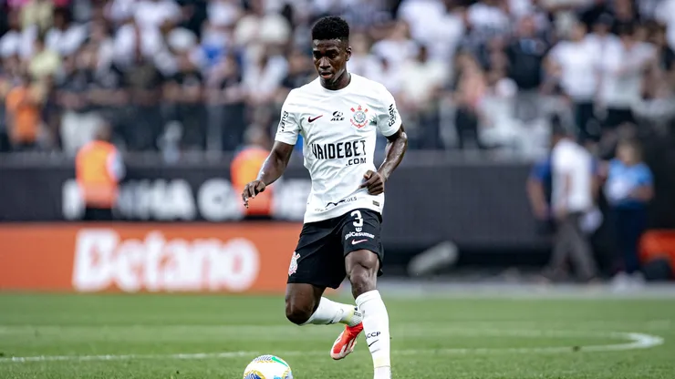 Zagueiro atuou apenas 45 minutos contra o Argentinos Juniors