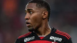 Lorran com a camisa do Flamengo, deve ficar no banco contra o Bolívar