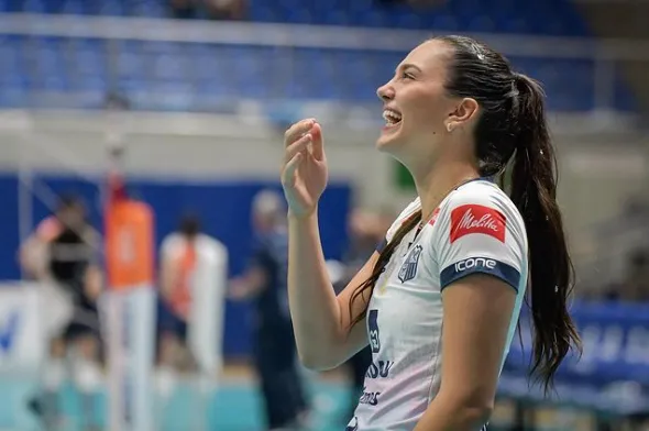 Julia Kudiess, um dos destaques da última Superliga feminina. Reprodução/Instagram oficial de Julia Kudiess