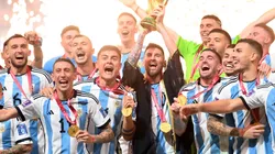 Seleção da Argentina comemorando o título da Copa do Mundo de 2022. (Foto: Dan Mullan/Getty Images)