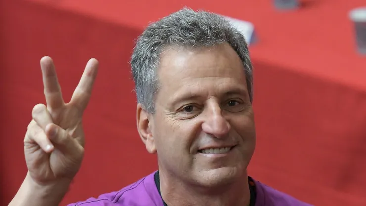 Rodolfo Landim durante eleição para a presidente do Flamengo. Dirigente busca renovação de patrocínio.