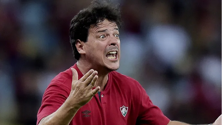 Fernando Diniz reclama da arbitragem após expulsão