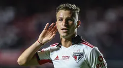Galoppo, m,eia do São Paulo, comemora seu gol com Luciano jogador da sua equipe durante partida contra o Portuguesa no estádio Morumbi pelo campeonato Paulista 2023
