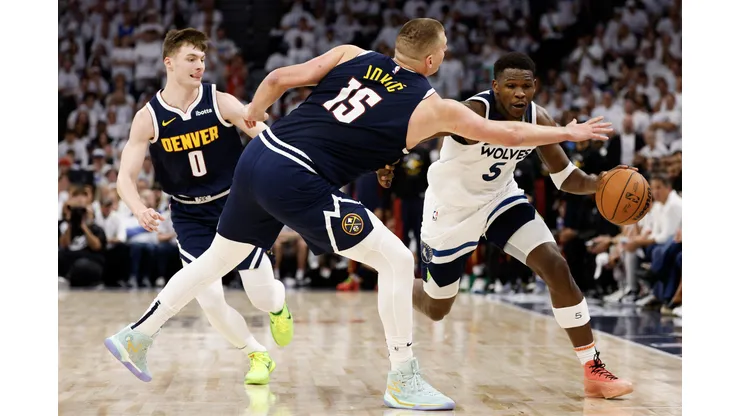 Denver Nuggets e Minnesota Timberwolves se enfrentam em série equilibrada (Foto: David Berding/Getty Images)