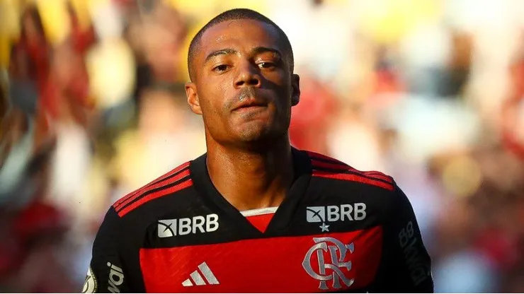 A diretoria do Flamengo está ativa no mercado em busca de reforços