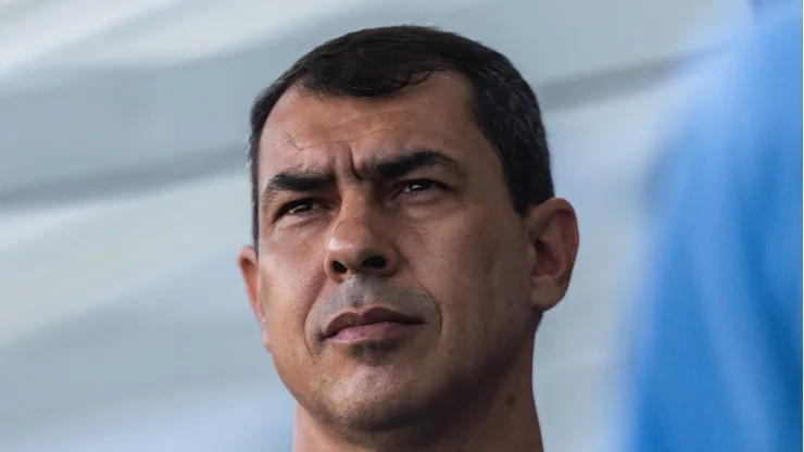 Fábio Carille antes da partida contra o Paysandu. Técnico decide 'derrubar' zagueiro para a base.