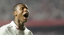 Arboleda comemorando o gol da vitória do São Paulo contra o Fluminense
