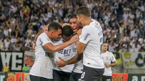 Jogadores do Corinthians se preparam para partida pela Sul-Americana. Foto: Augusto Ratis/AGIF